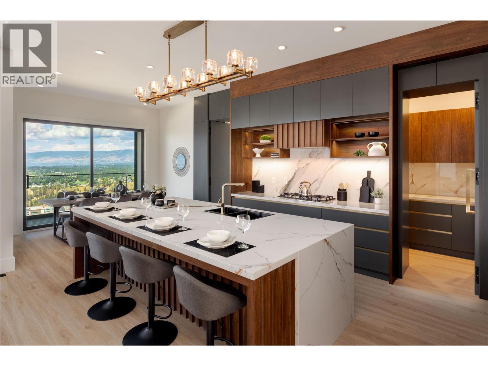 1016 Emslie Street. Kelowna, British Columbia