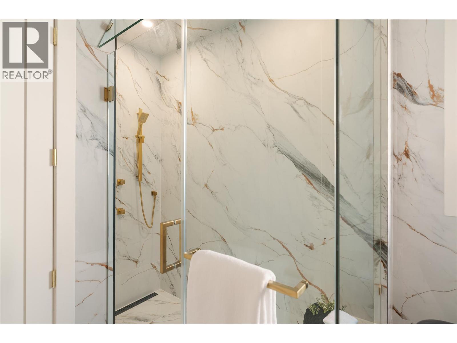 1016 Emslie Street. Kelowna, British Columbia