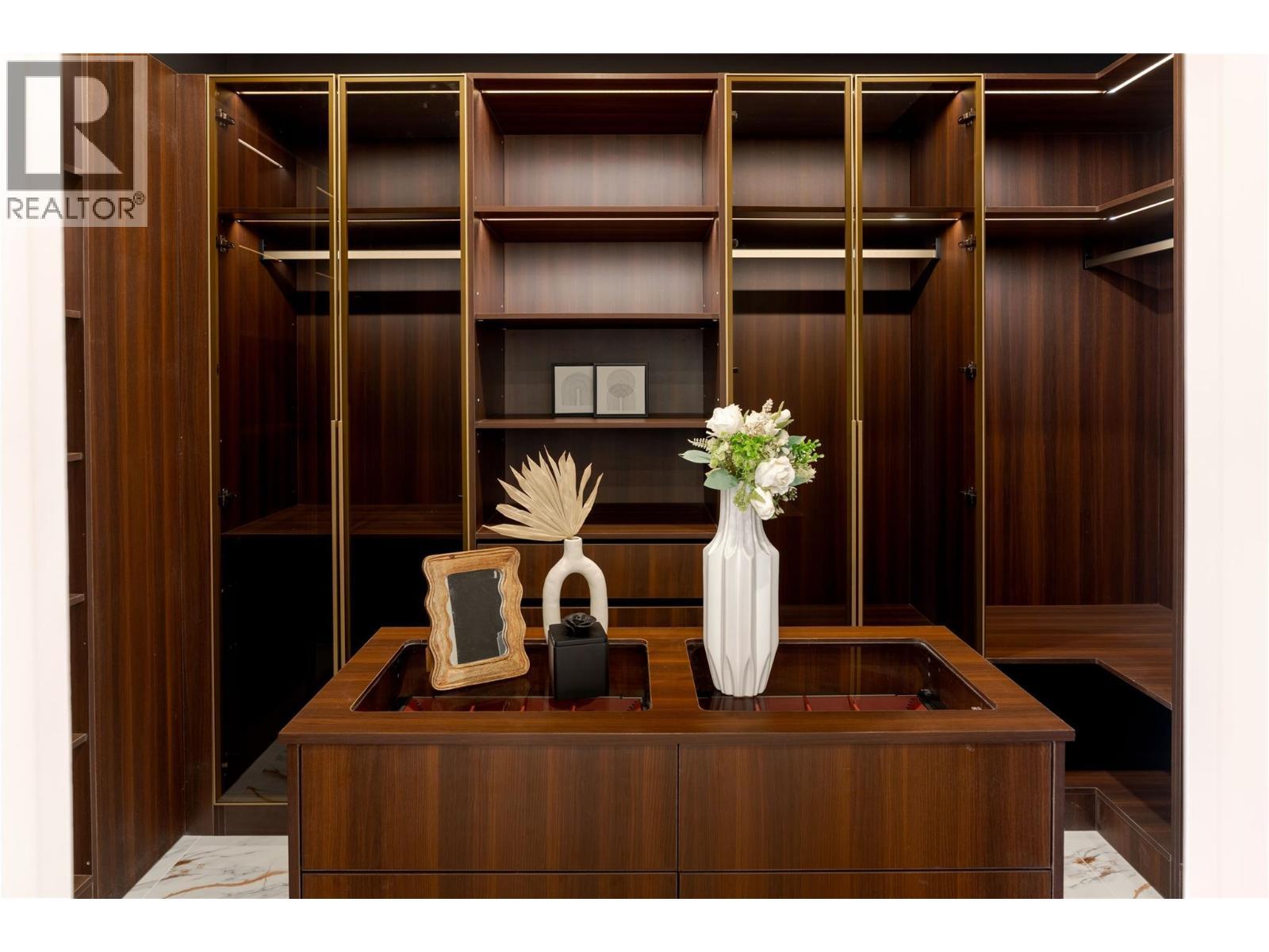 1016 Emslie Street. Kelowna, British Columbia