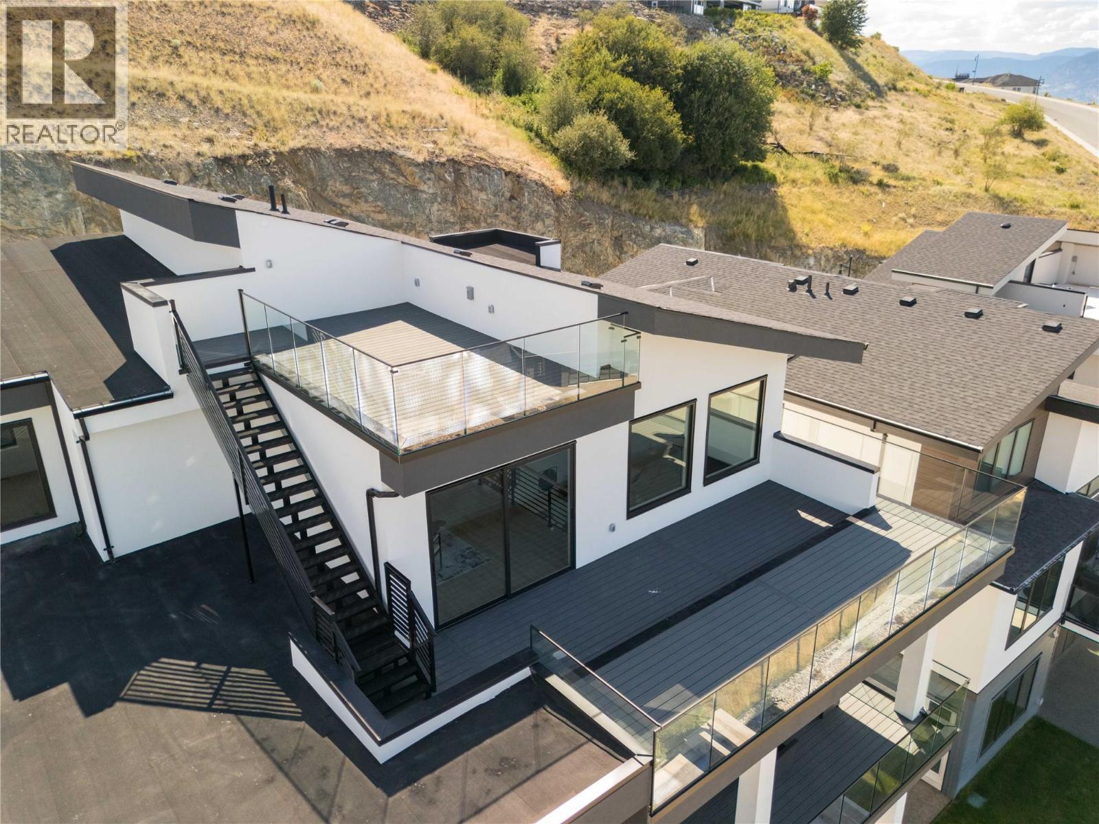 1016 Emslie Street. Kelowna, British Columbia