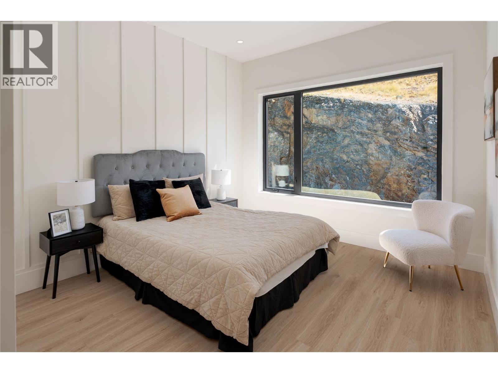 1016 Emslie Street. Kelowna, British Columbia