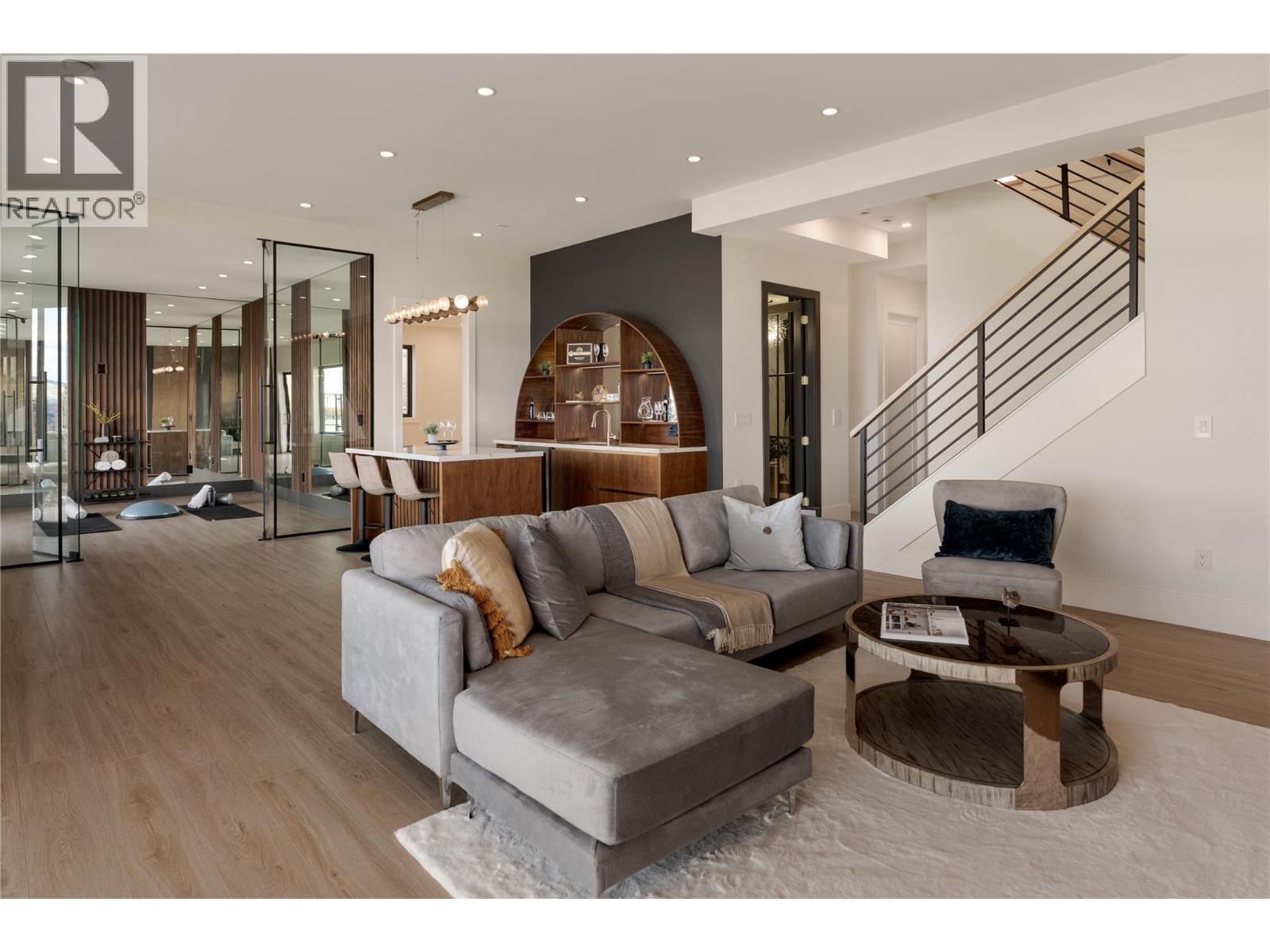 1016 Emslie Street. Kelowna, British Columbia