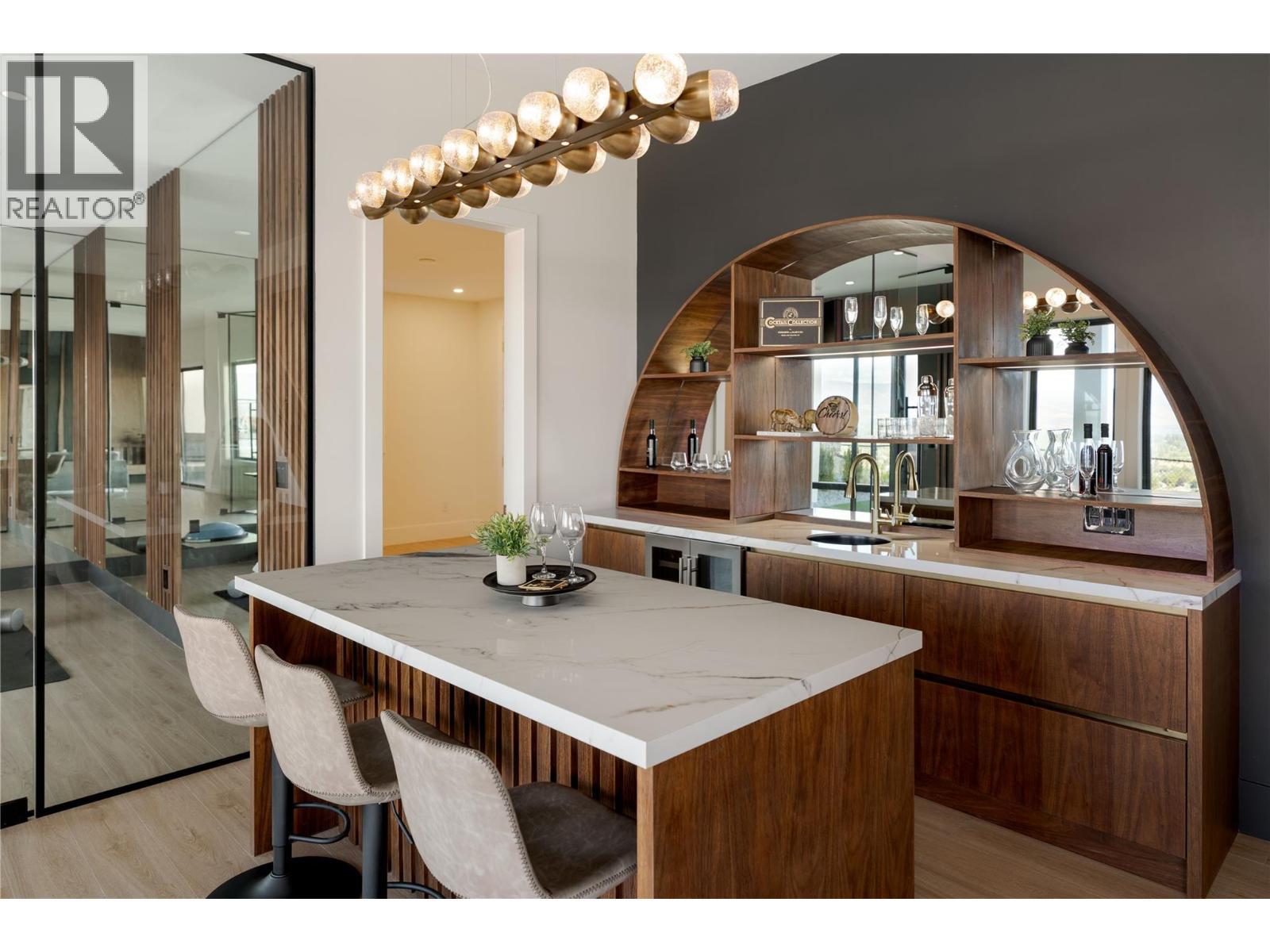 1016 Emslie Street. Kelowna, British Columbia