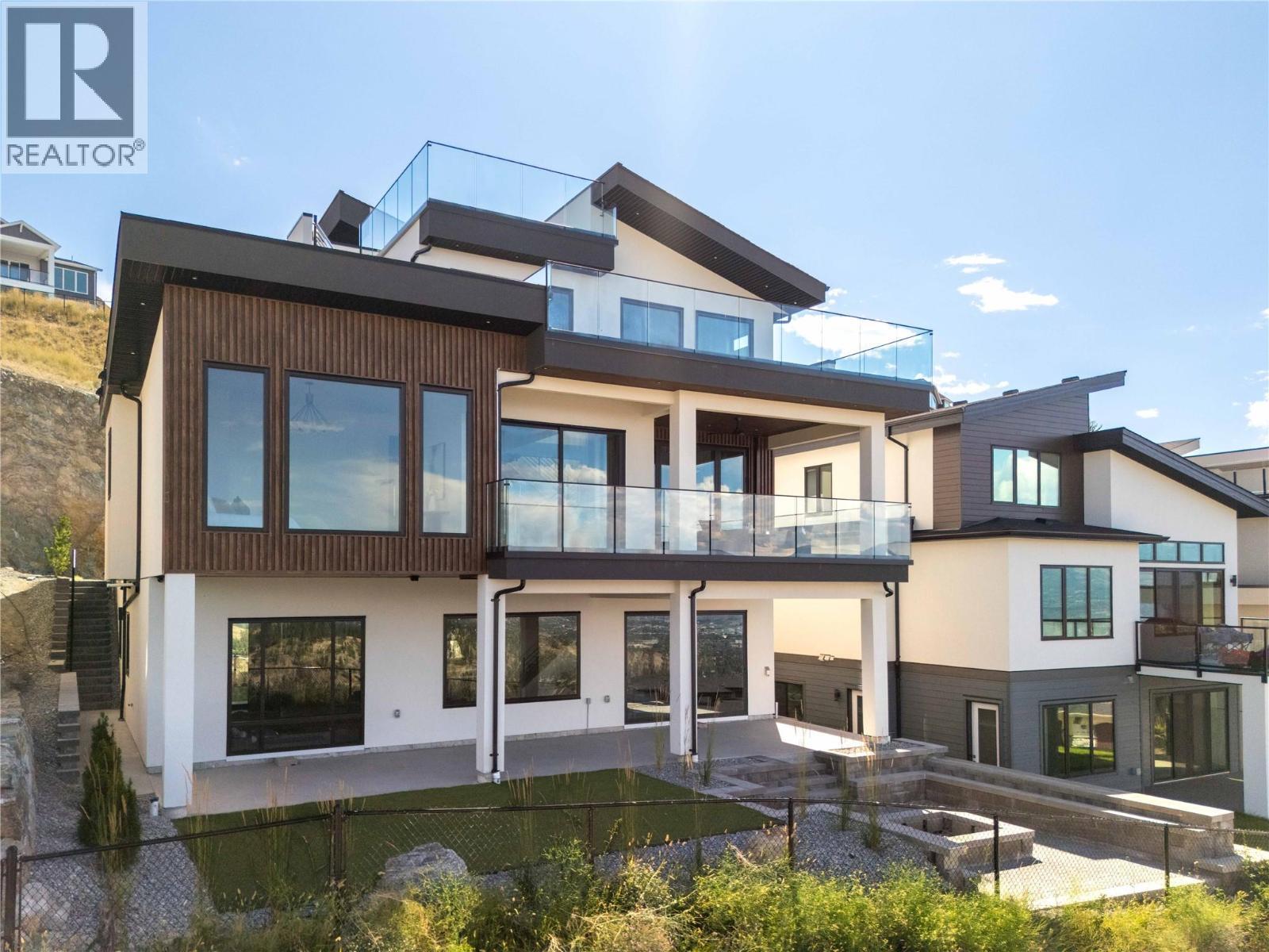 1016 Emslie Street. Kelowna, British Columbia