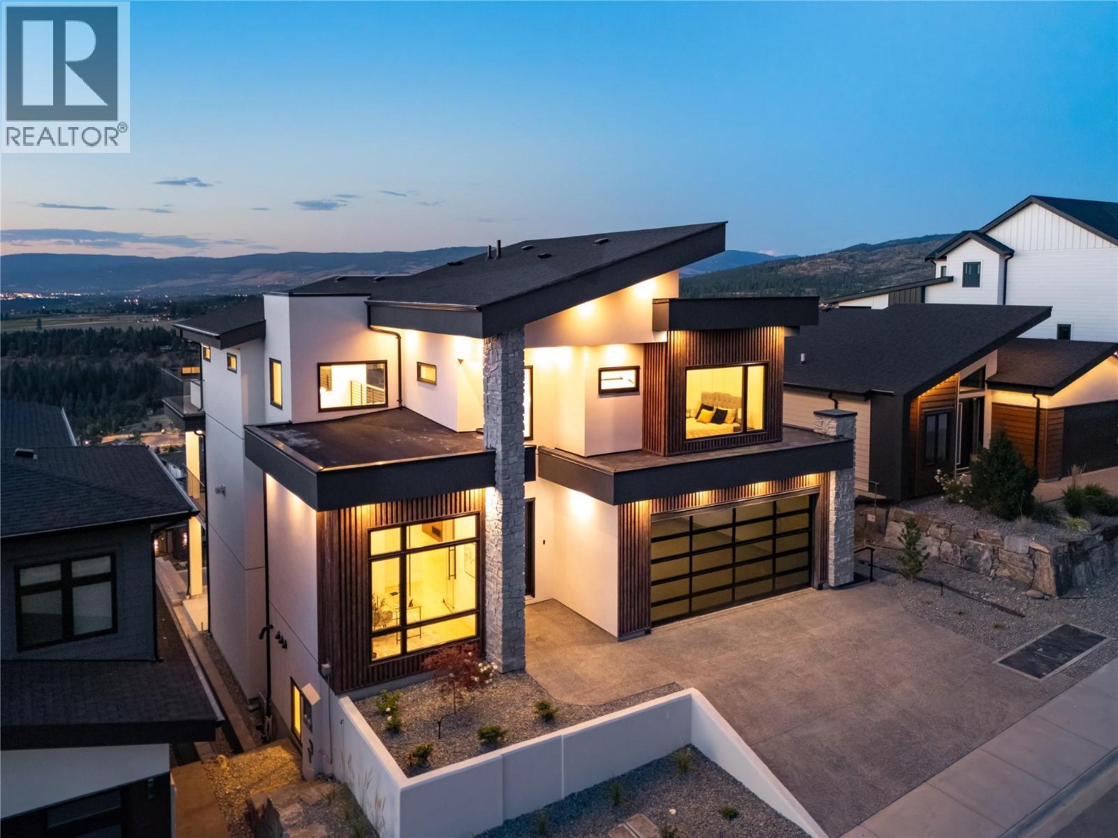 1016 Emslie Street. Kelowna, British Columbia