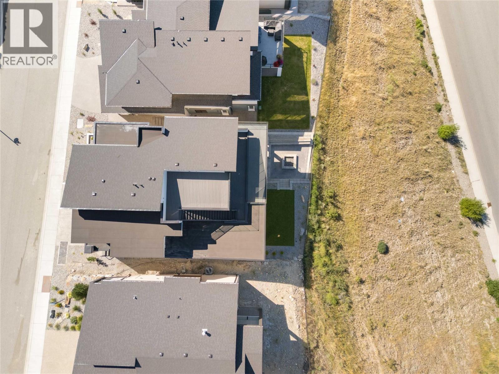 1016 Emslie Street. Kelowna, British Columbia