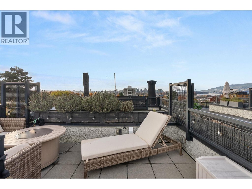 4 1851 Adanac Street, Vancouver