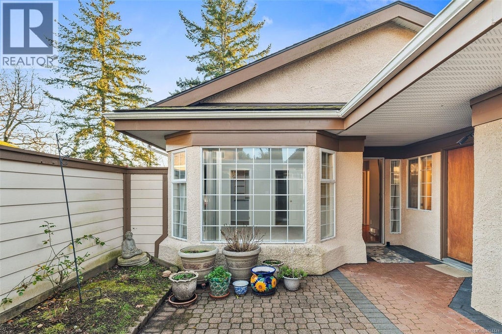 22 901 Kentwood Lane, Saanich