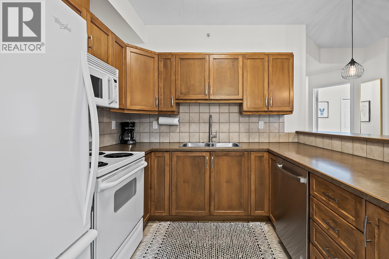 1128 Sunset Drive Unit# 1404. Kelowna, British Columbia