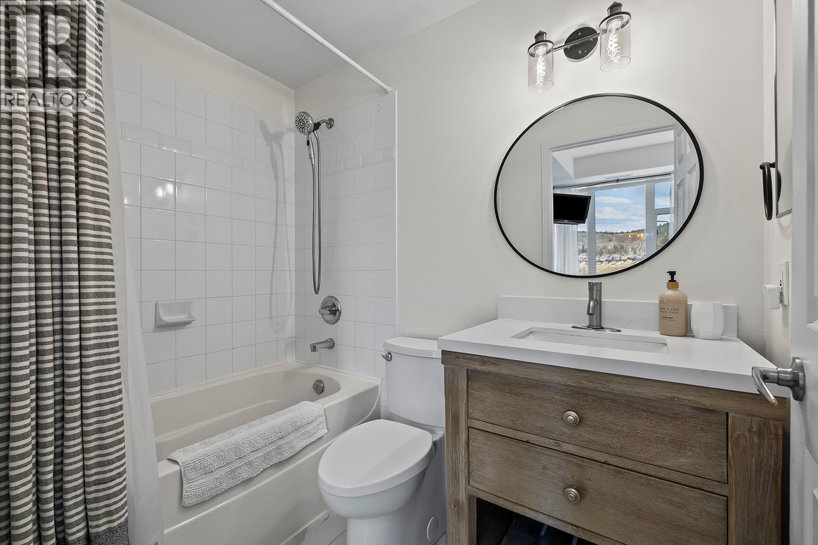 1128 Sunset Drive Unit# 1404. Kelowna, British Columbia