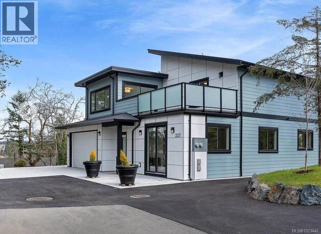 227 Heddle Avenue, View Royal