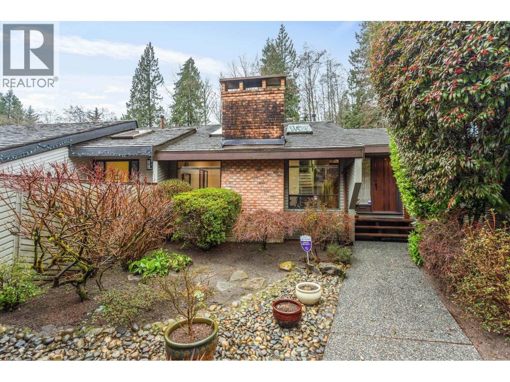 5639 White Pine Lane, North Vancouver