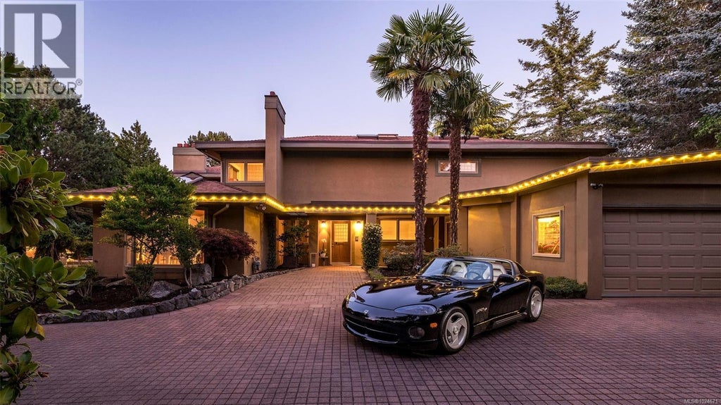 2895 Lansdowne Road, Oak Bay