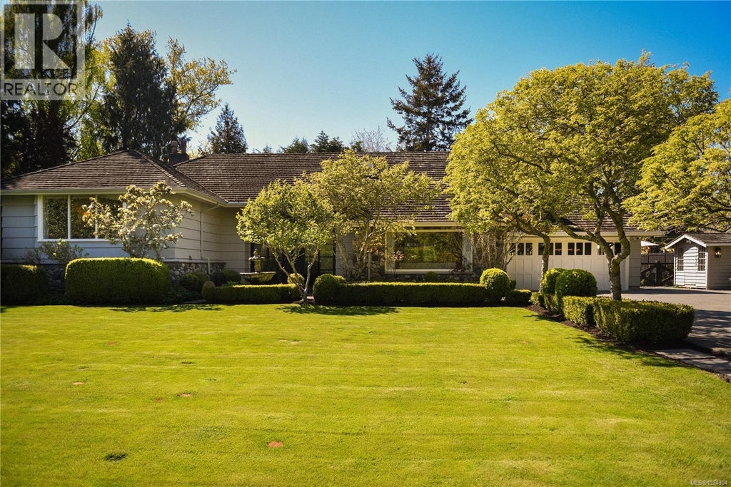 3270 Beach Drive, Oak Bay