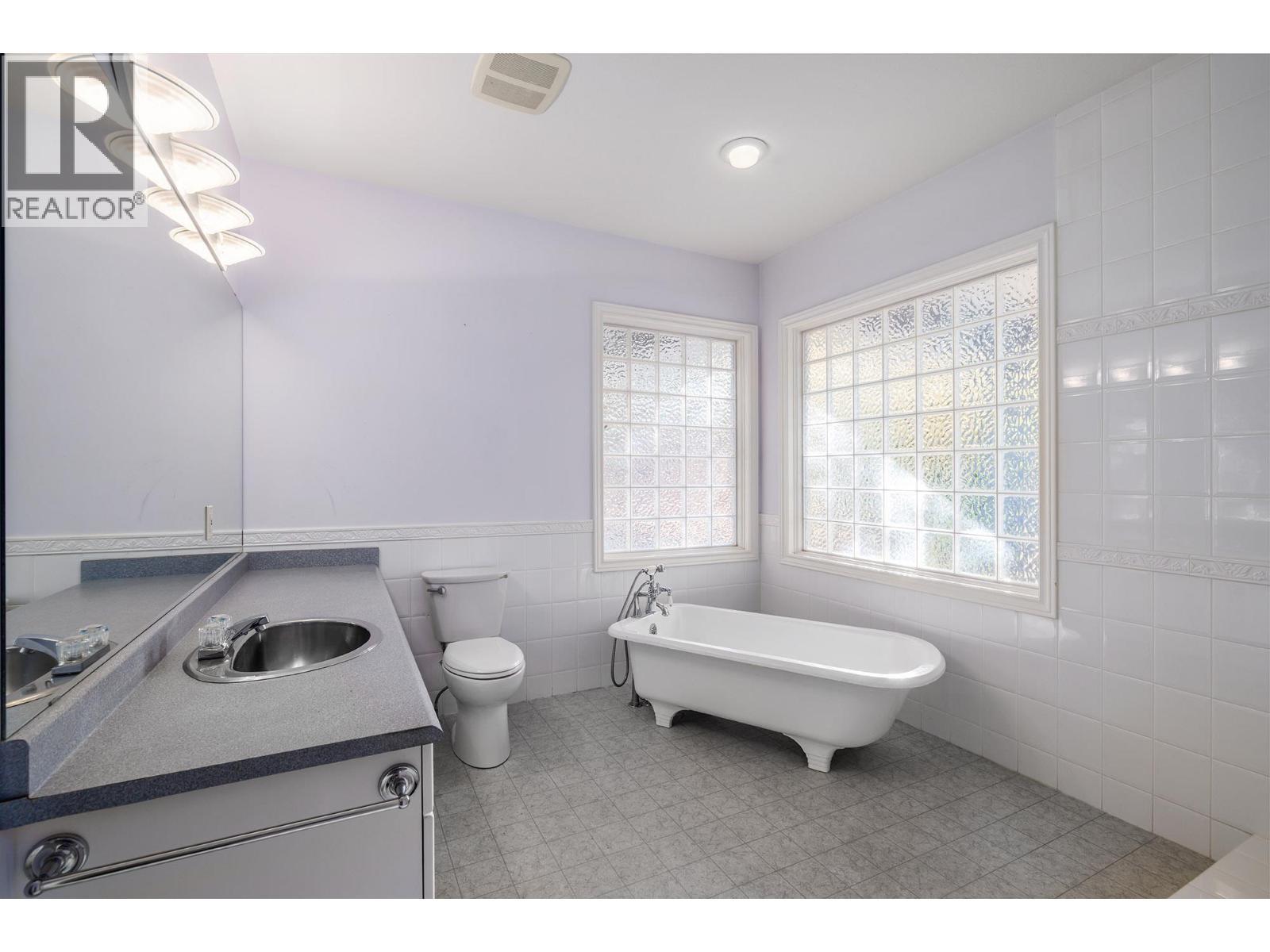 4323 Bedford Lane. Kelowna, British Columbia