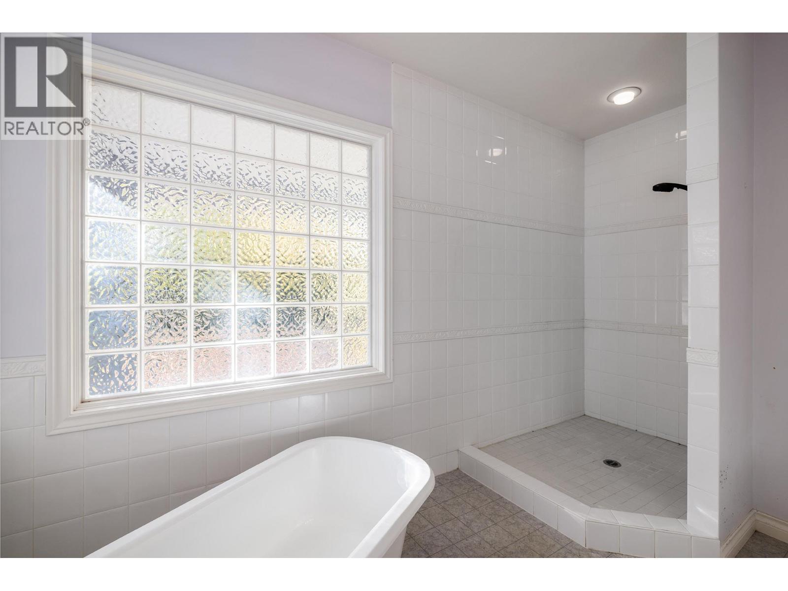 4323 Bedford Lane. Kelowna, British Columbia