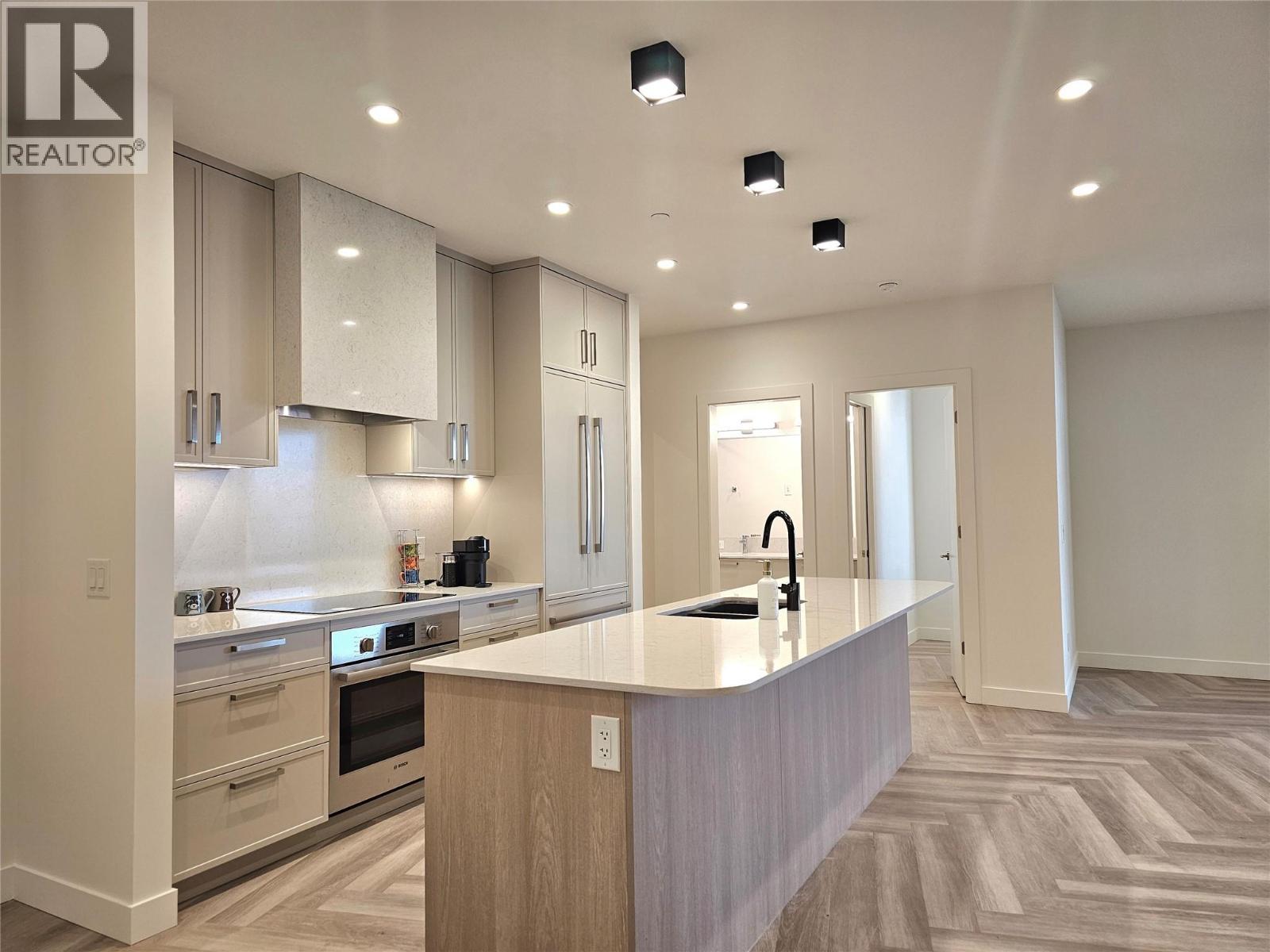 3340 Lakeshore Drive Unit# 514. Kelowna, British Columbia