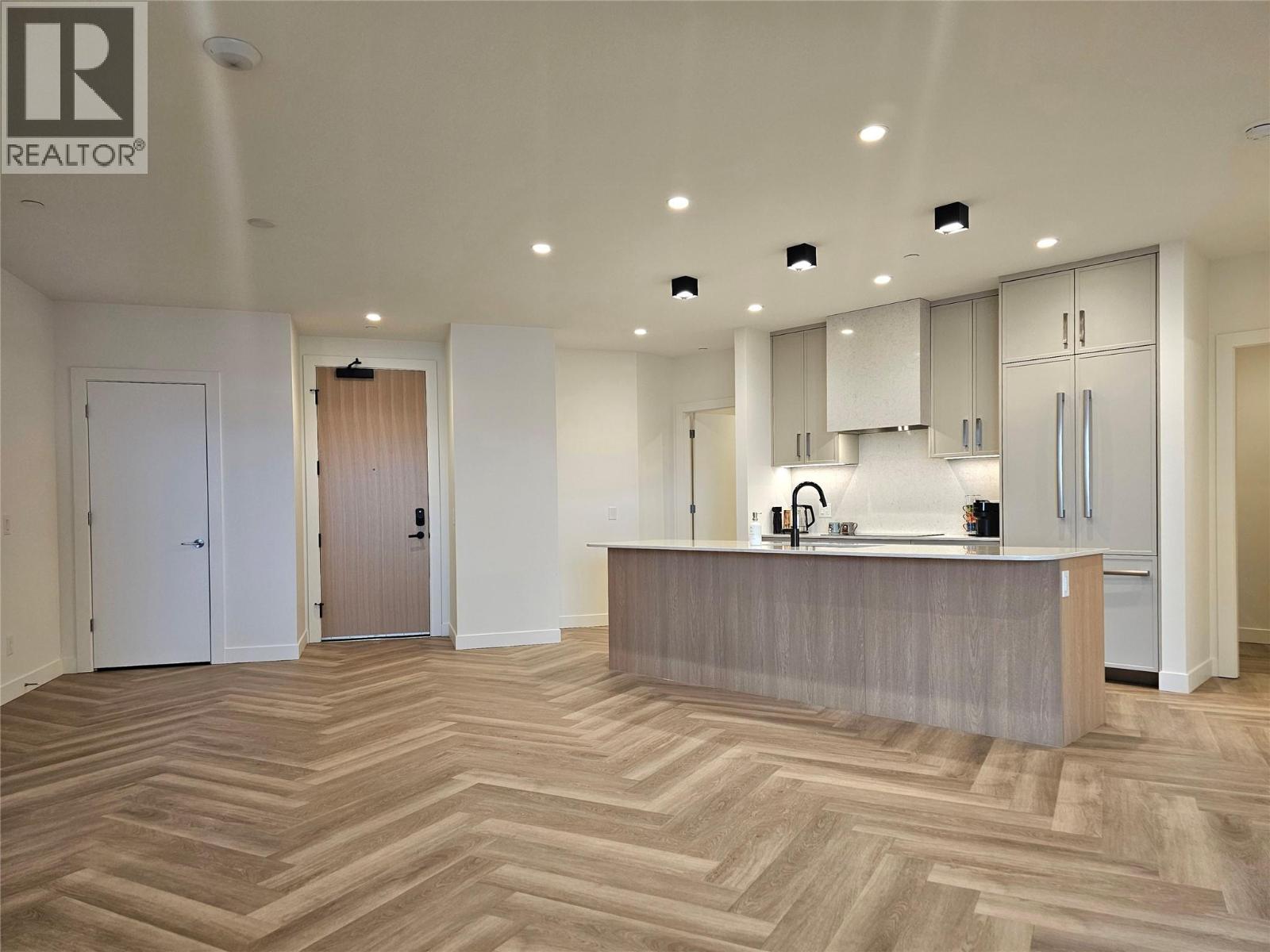 3340 Lakeshore Drive Unit# 514. Kelowna, British Columbia