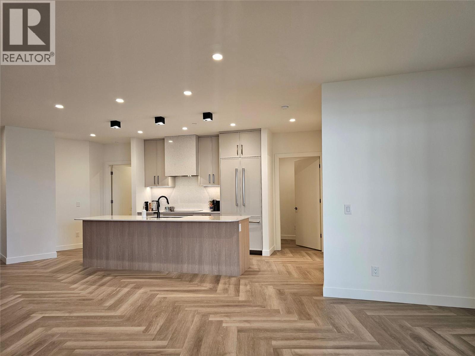 3340 Lakeshore Drive Unit# 514. Kelowna, British Columbia