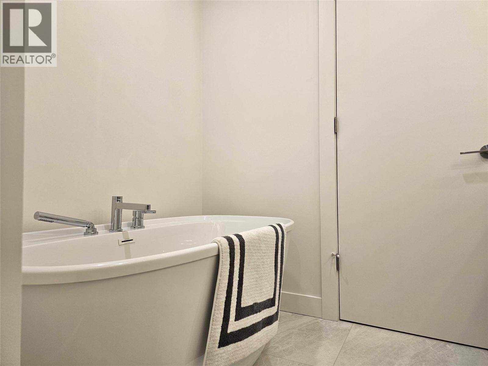 3340 Lakeshore Drive Unit# 514. Kelowna, British Columbia