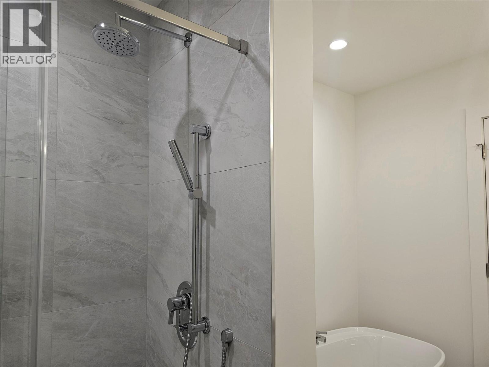 3340 Lakeshore Drive Unit# 514. Kelowna, British Columbia