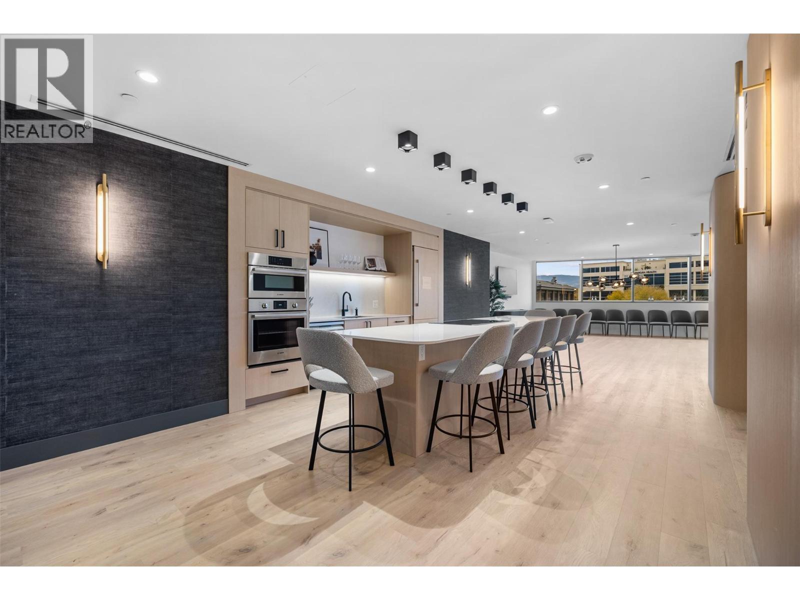 3340 Lakeshore Drive Unit# 514. Kelowna, British Columbia