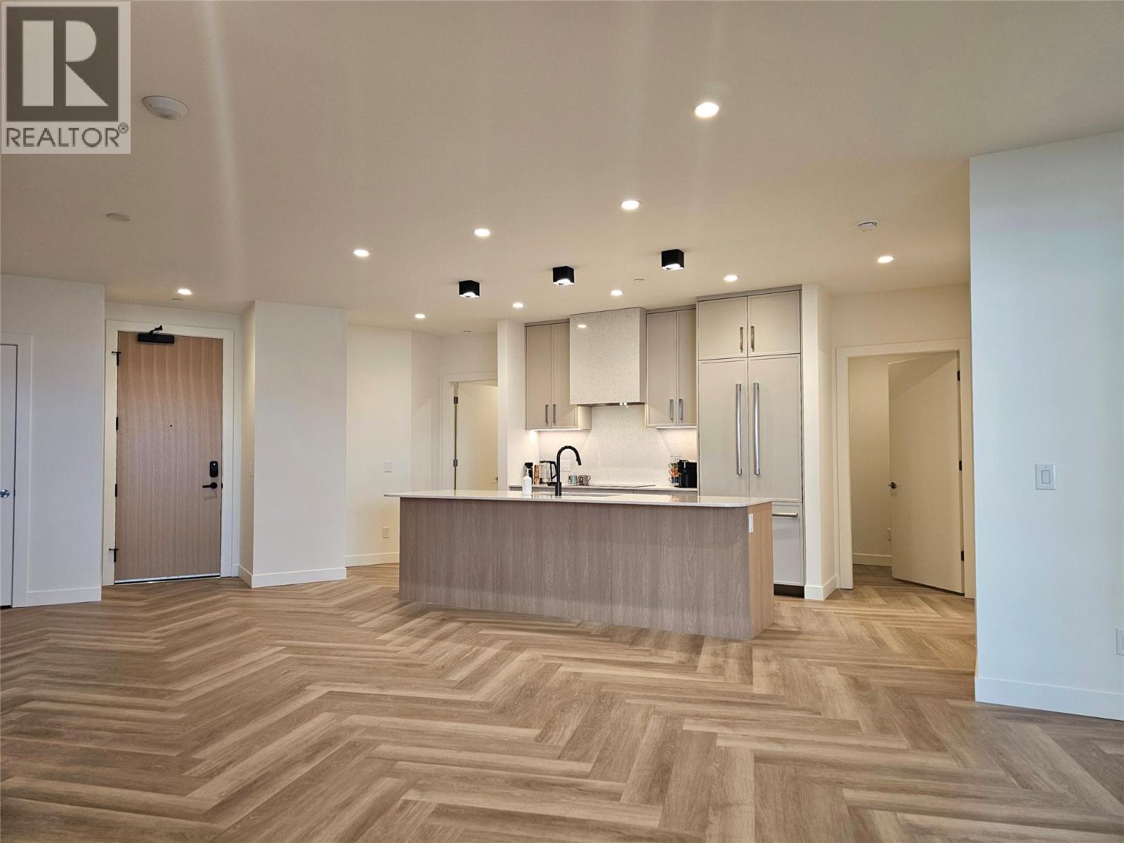 3340 Lakeshore Drive Unit# 514. Kelowna, British Columbia