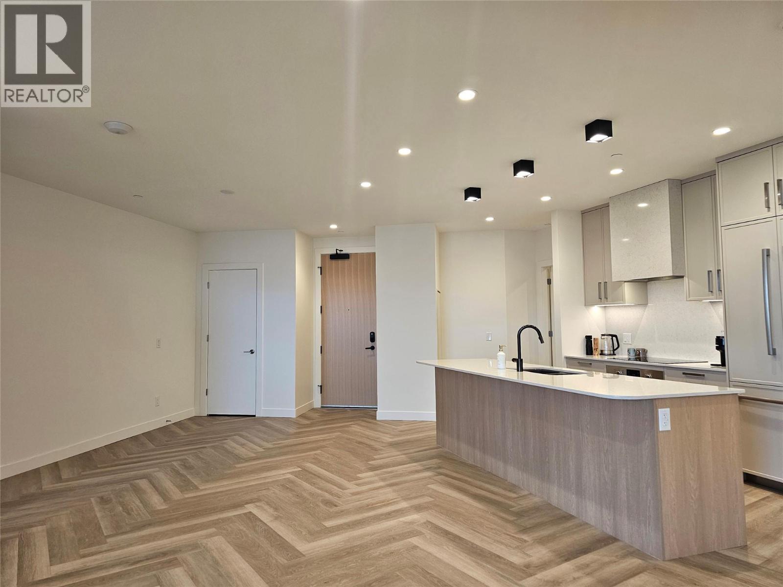 3340 Lakeshore Drive Unit# 514. Kelowna, British Columbia