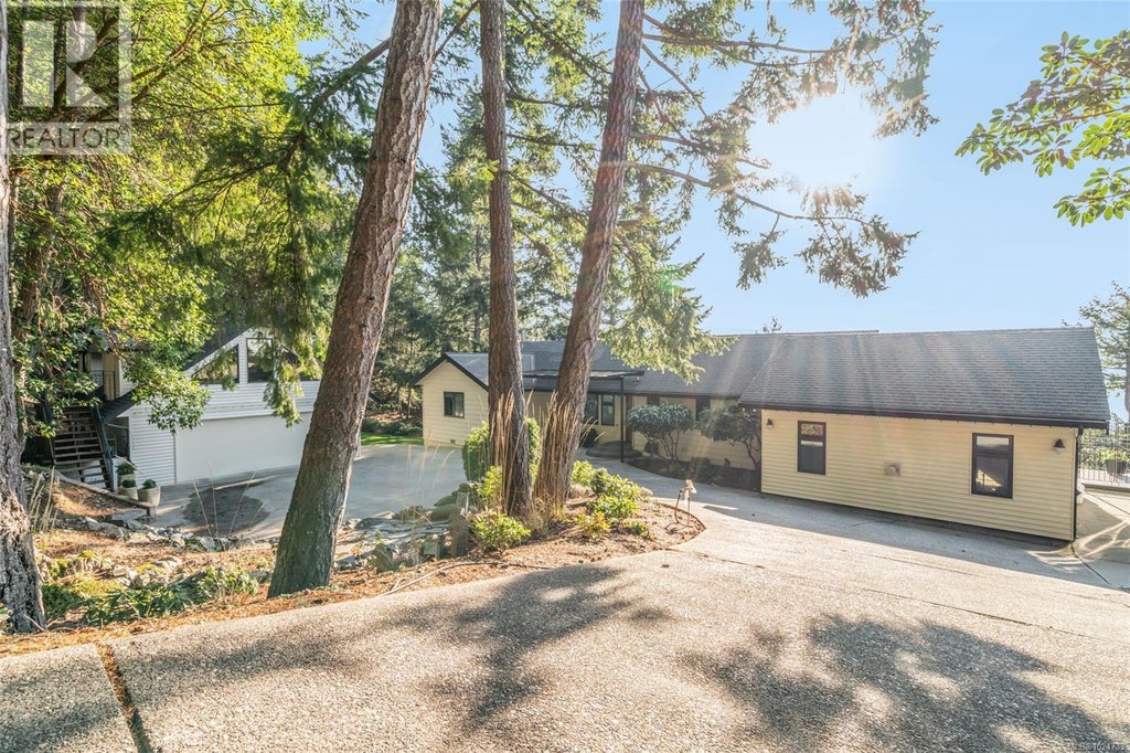 2405 Chain Way, Nanoose Bay