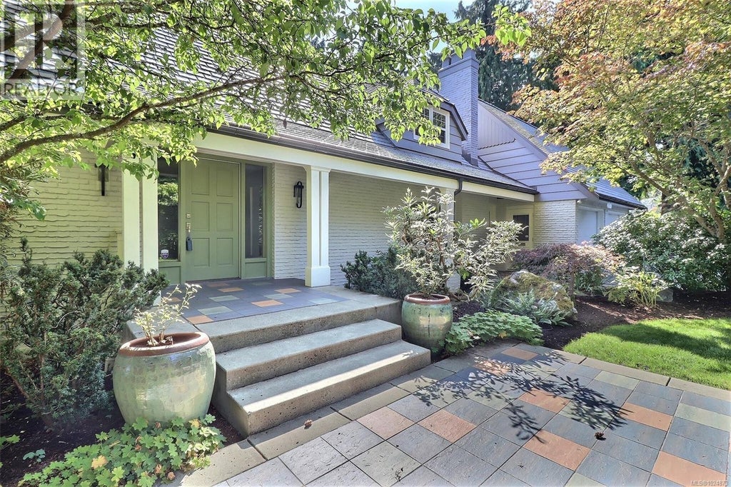 3977 Lexington Avenue, Saanich