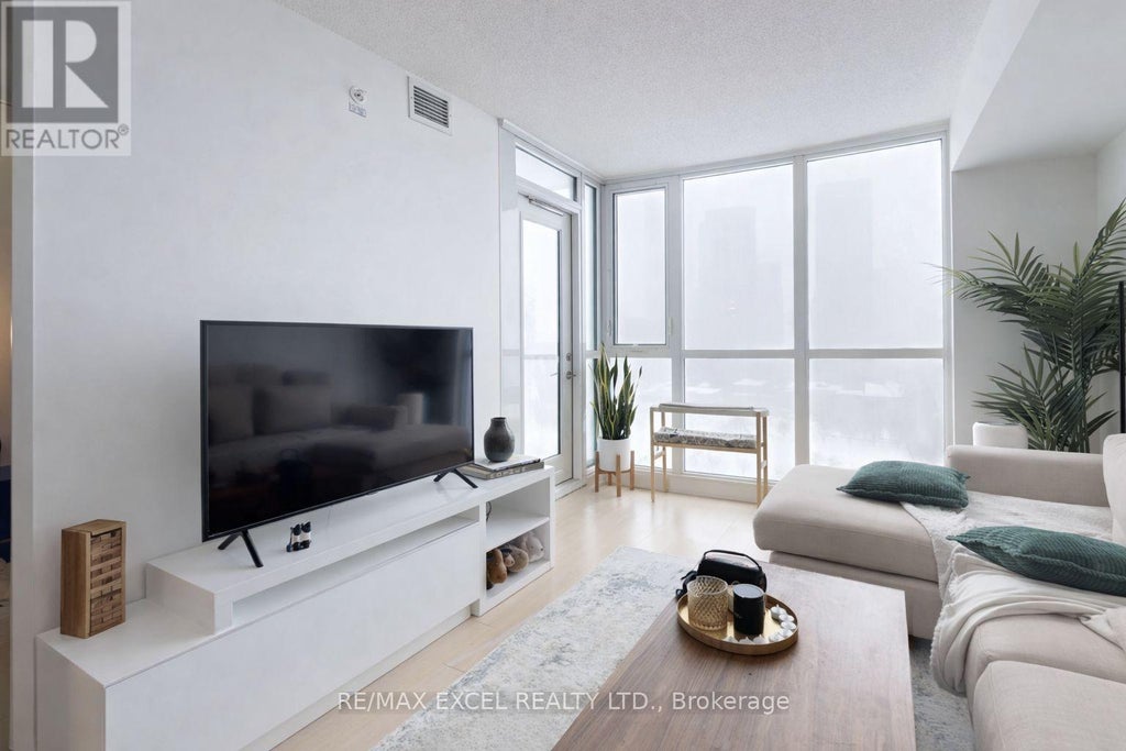 1606 - 75 Queens Wharf Road, Toronto (waterfront Communities)