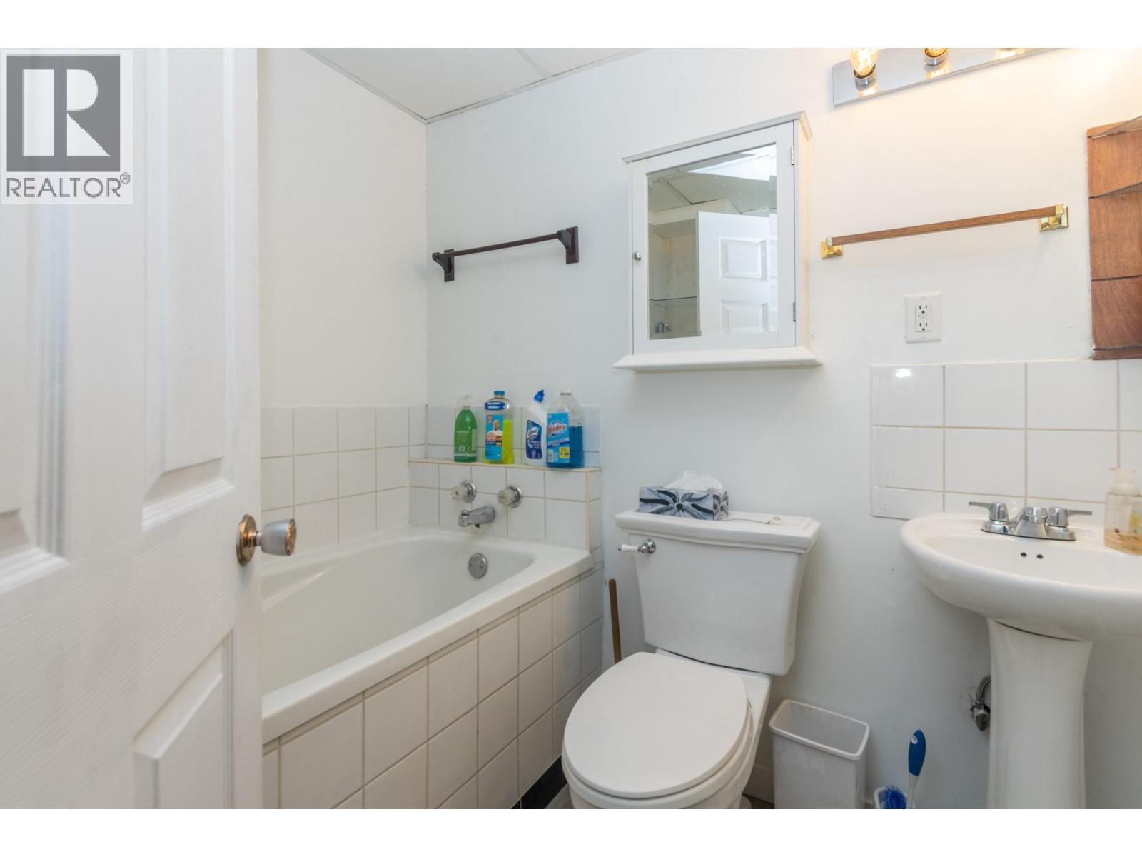 5246 Mayfair Road Se. Salmon Arm, British Columbia