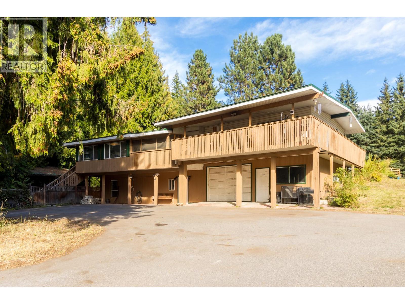 5246 Mayfair Road Se. Salmon Arm, British Columbia