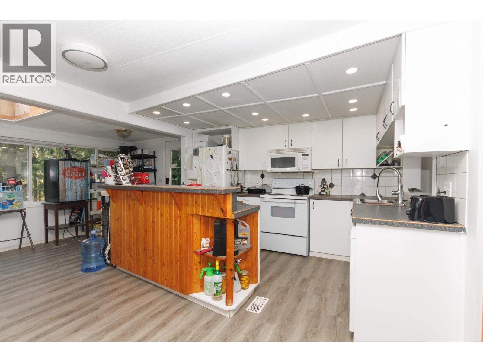 5246 Mayfair Road Se. Salmon Arm, British Columbia