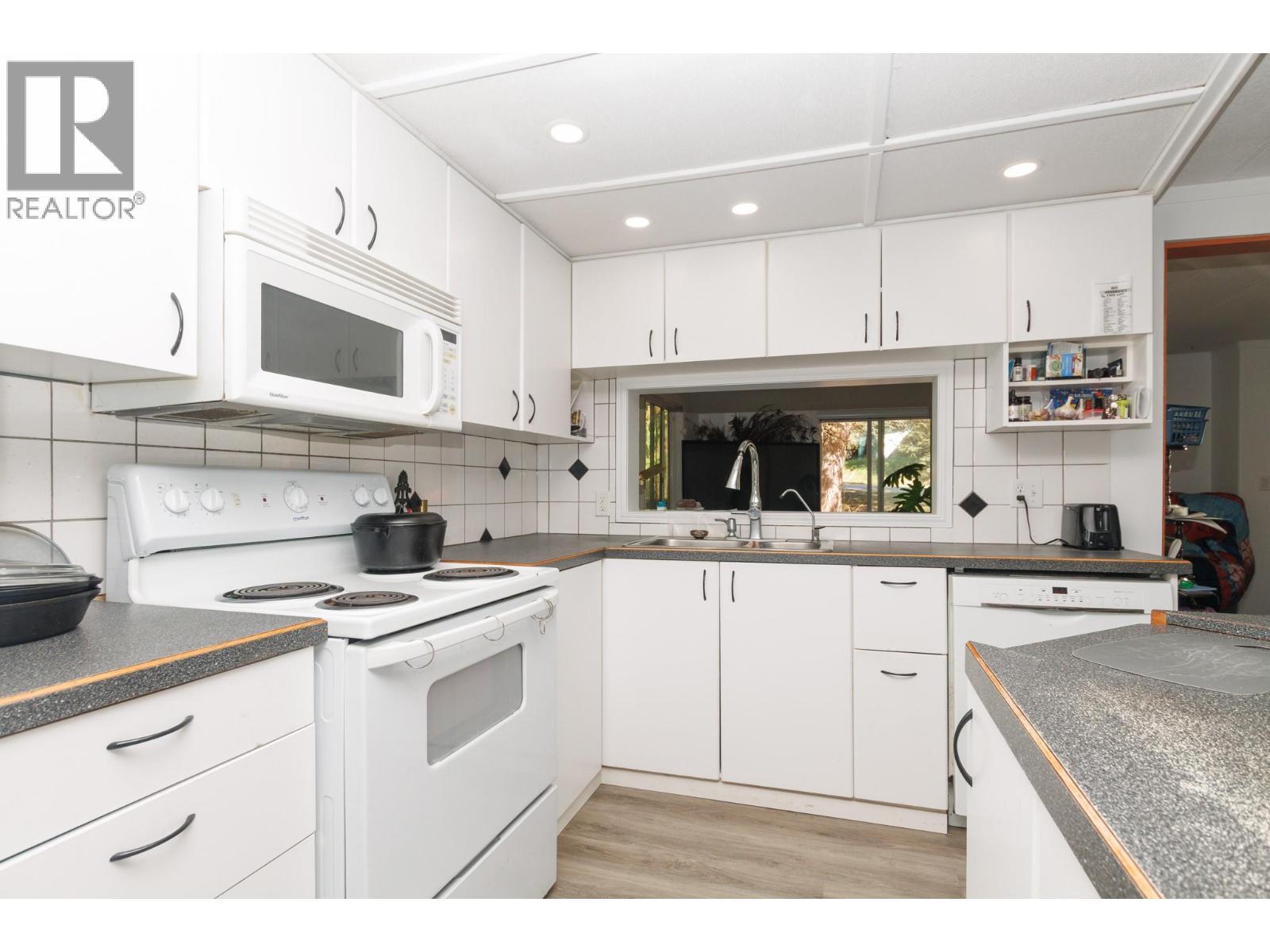 5246 Mayfair Road Se. Salmon Arm, British Columbia