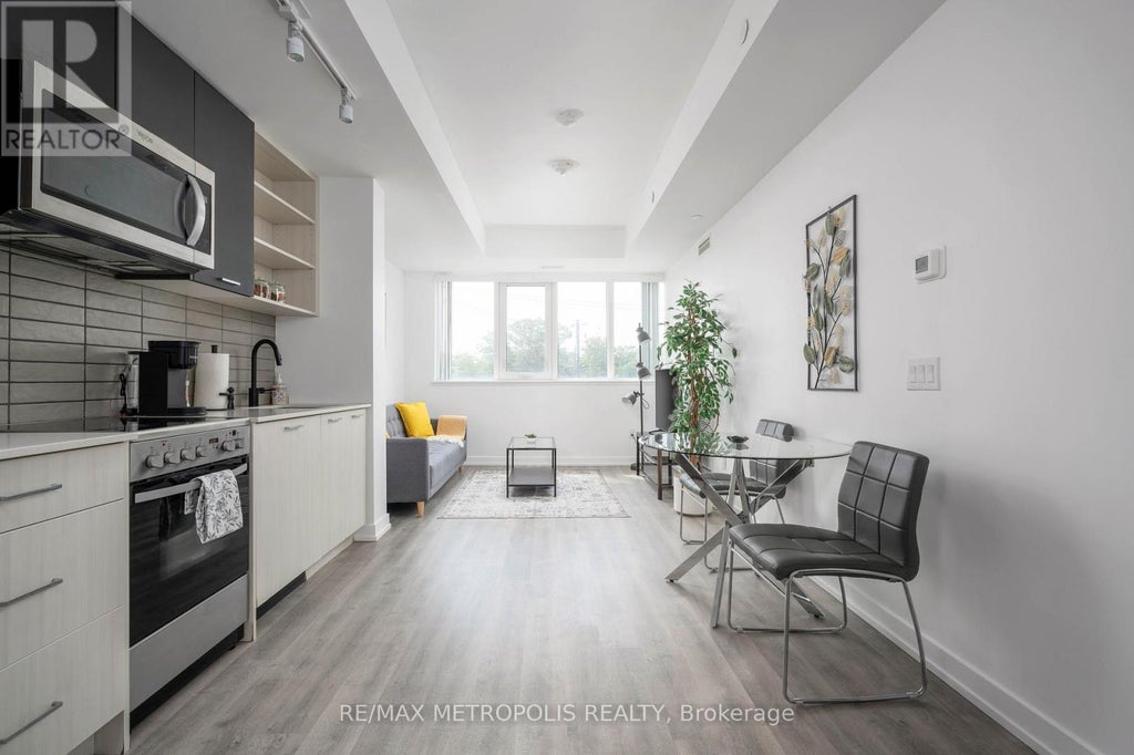 307 - 2300 Street Clair Avenue W, Toronto (junction Area)