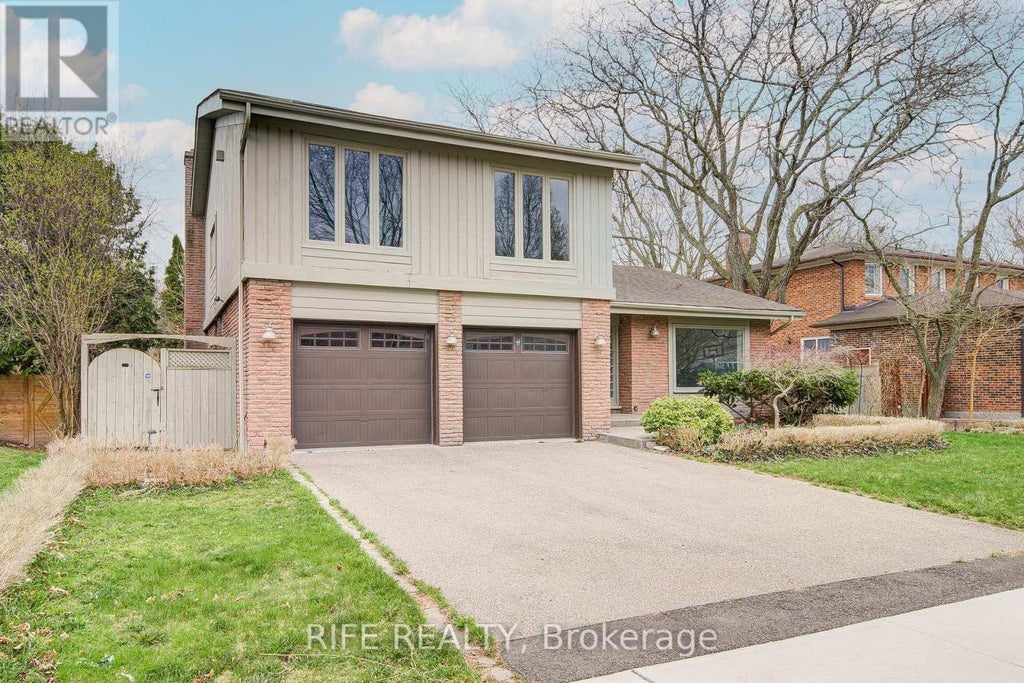 17 Bramble Drive, Toronto (banbury-Don Mills)