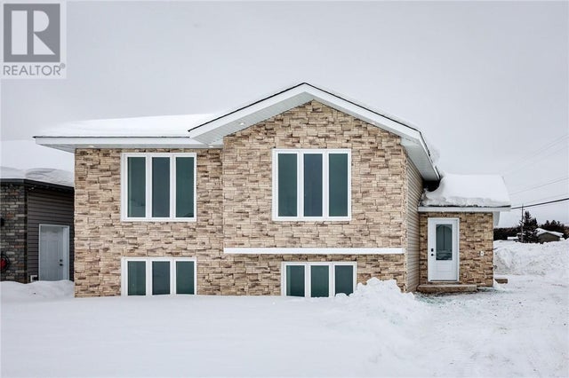 221 Racicot Drive, Garson