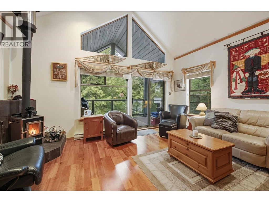 202 3050 Hillcrest Drive, Whistler