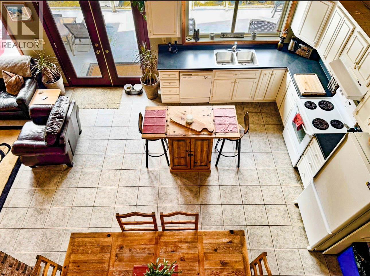 7068 Gun Lake West Road. Gold Bridge, British Columbia