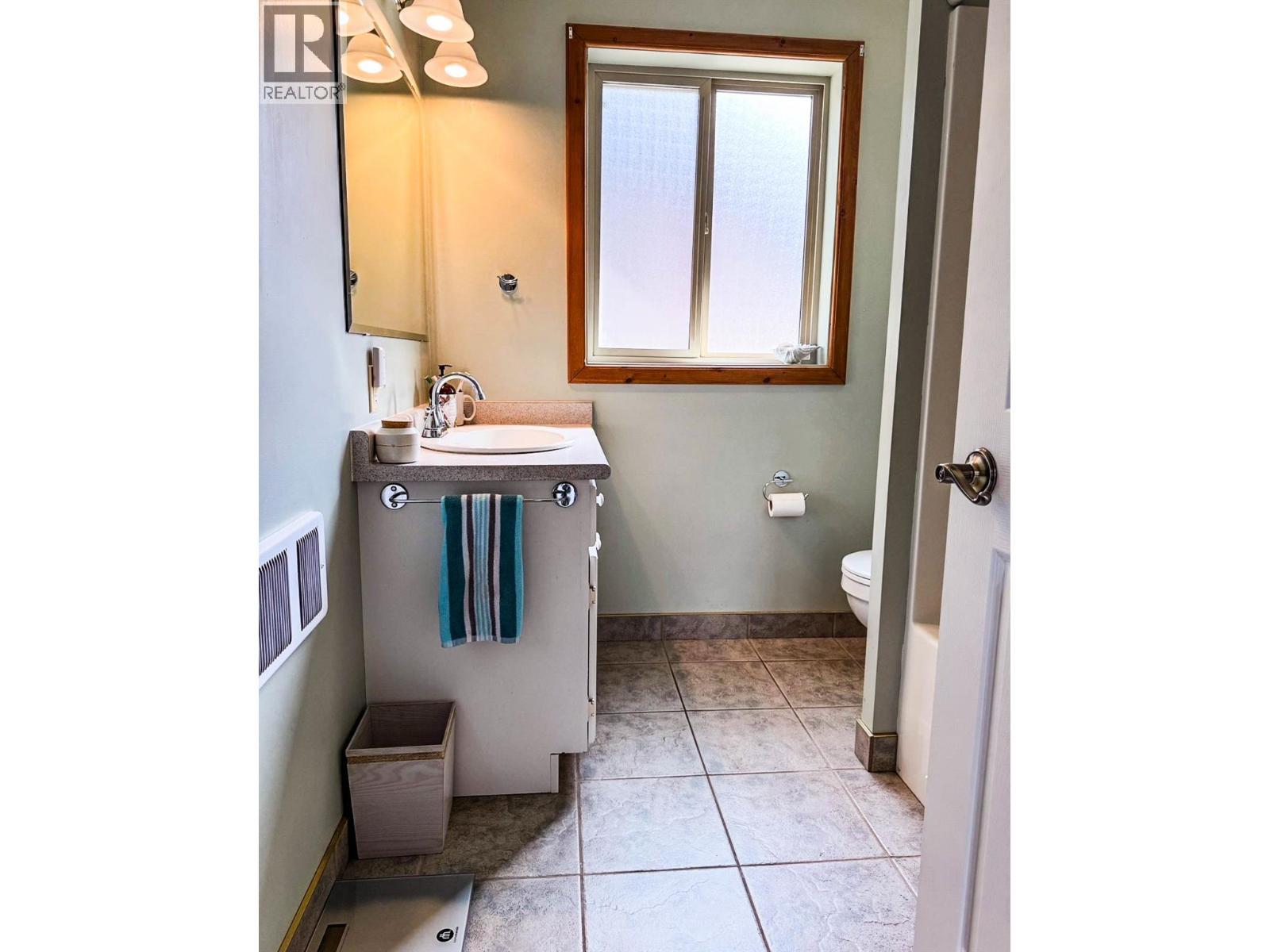 7068 Gun Lake West Road. Gold Bridge, British Columbia