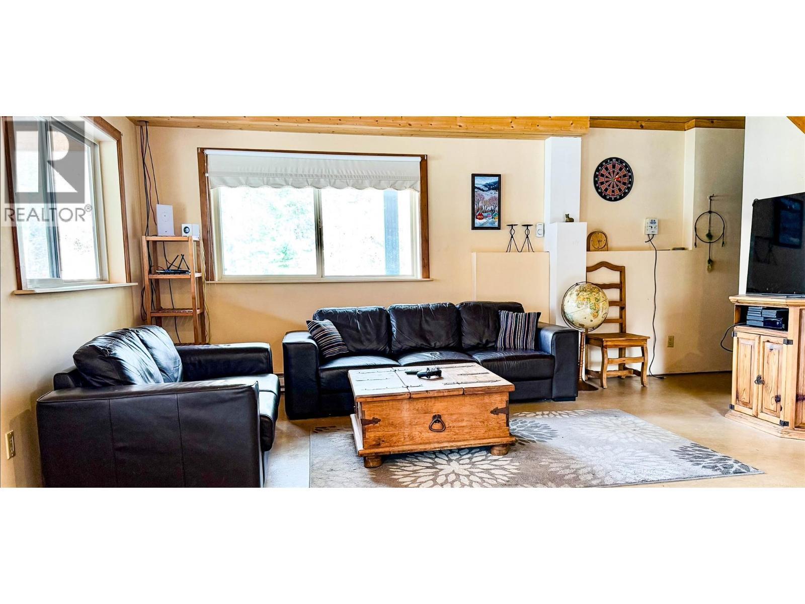 7068 Gun Lake West Road. Gold Bridge, British Columbia