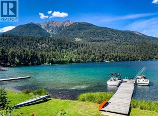 7068 Gun Lake West Road. Gold Bridge, British Columbia