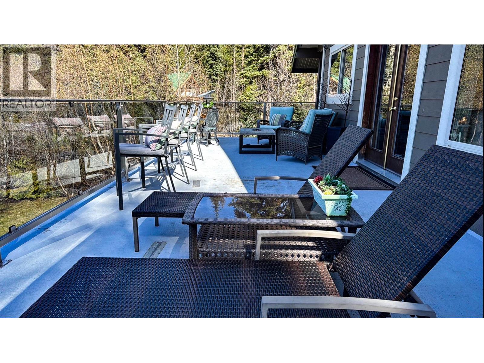 7068 Gun Lake West Road. Gold Bridge, British Columbia