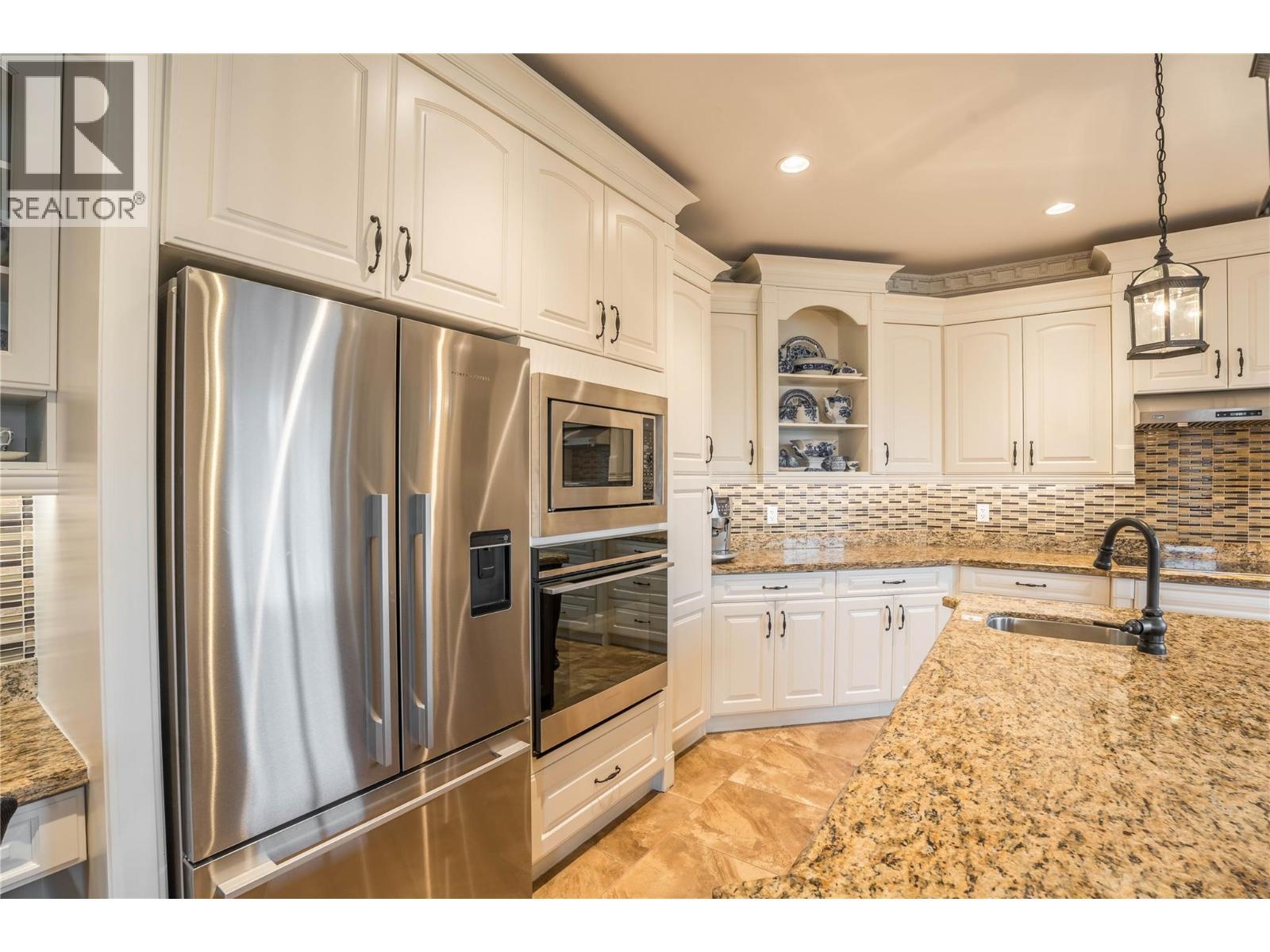 186 Jewel Place. Summerland, British Columbia