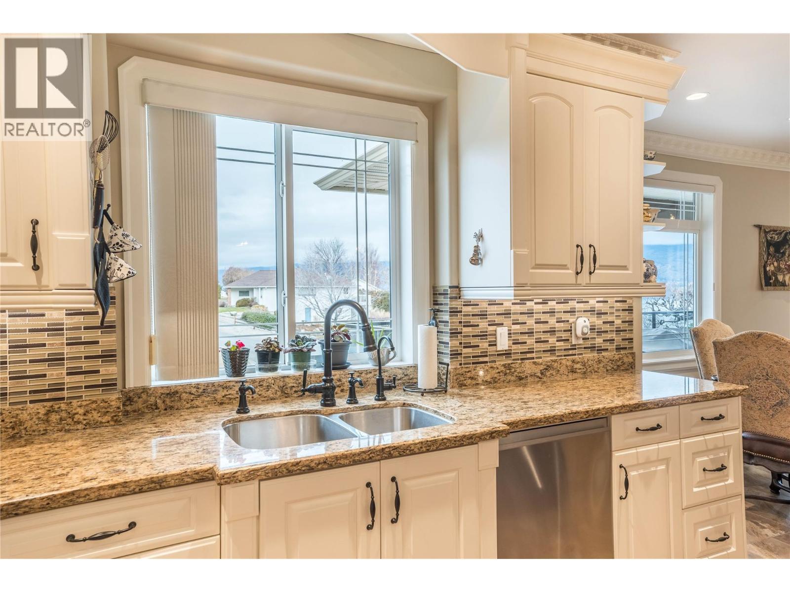 186 Jewel Place. Summerland, British Columbia