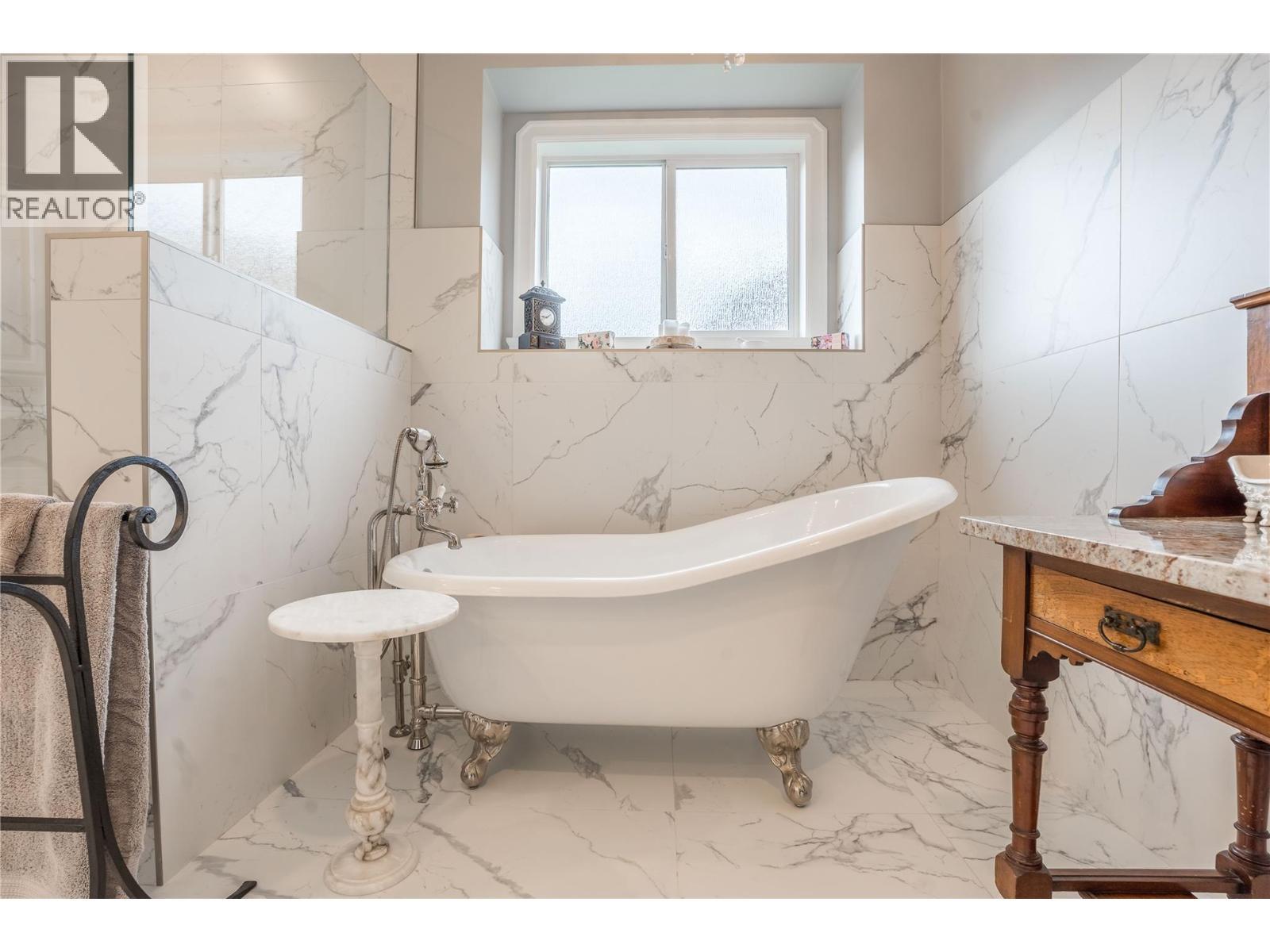 186 Jewel Place. Summerland, British Columbia