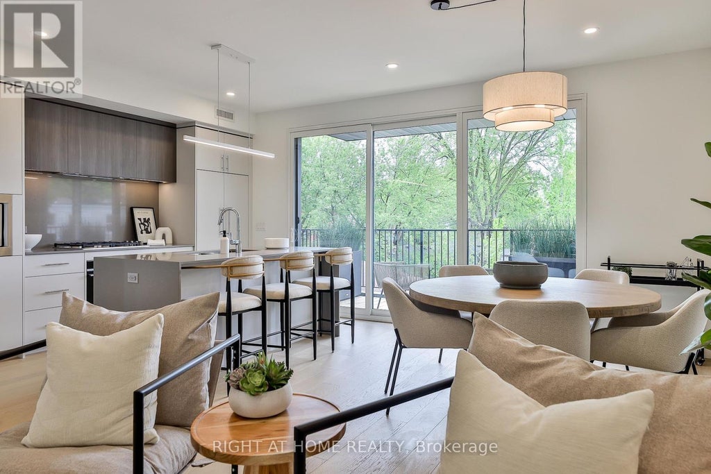 Centre - 2343 Gerrard Street E, Toronto (east End-Danforth)