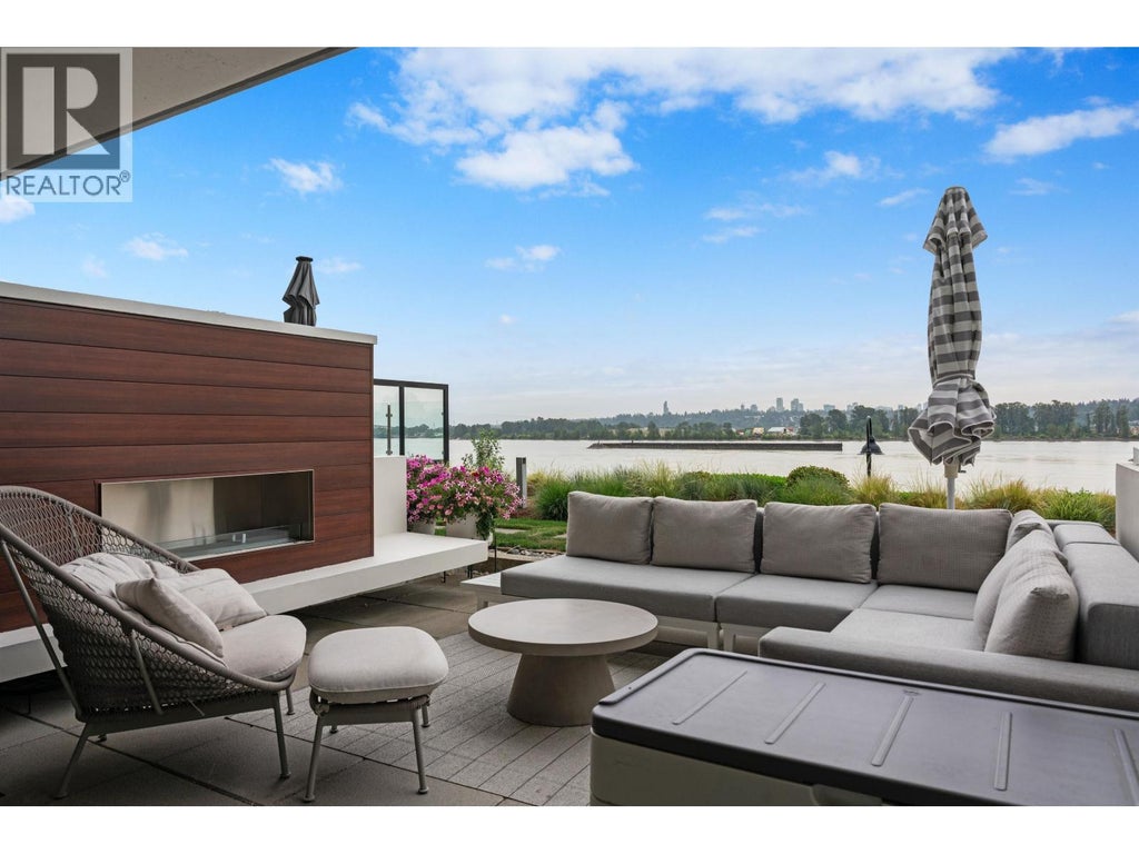 Th210 210 Salter Street, New Westminster