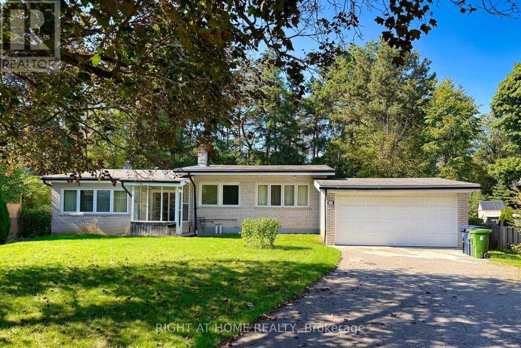 32 Donna Court, Toronto (newtonbrook East)